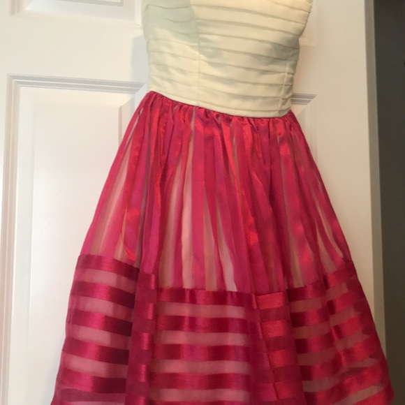 Short formal dress by Betsy Johnson - Picture 5 of 6